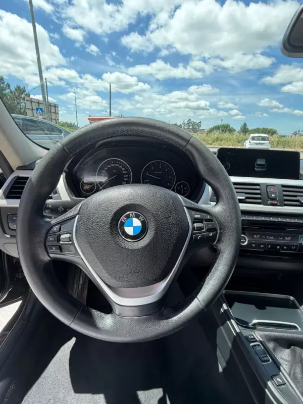 BMW 320 2015 - 13000 EUR, 370303 km - AUTO.MOTO.pt - 370303km - foto 9 de 17