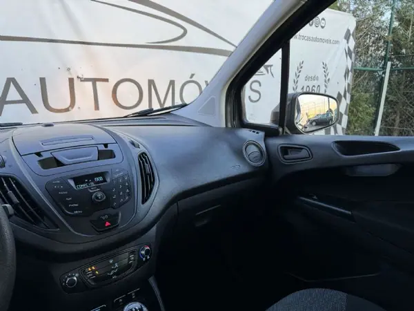 Ford Tourneo Courier 2017 - 9990 EUR, 168856 km - AUTO.MOTO.pt - 168856km - foto 37 de 47