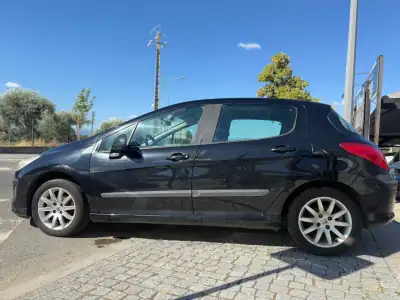 Peugeot 308 2010 - 8000 EUR, 163281 km - AUTO.MOTO.pt - 163281km - foto 6 de 17