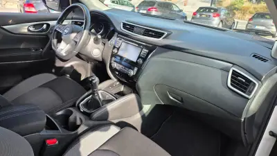 Nissan Qashqai 2018 - 19250 EUR, 62000 km - AUTO.MOTO.pt - 62000km - foto 13 de 18
