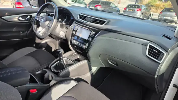 Nissan Qashqai 2018 - 19250 EUR, 62000 km - AUTO.MOTO.pt - 62000km - foto 13 de 18