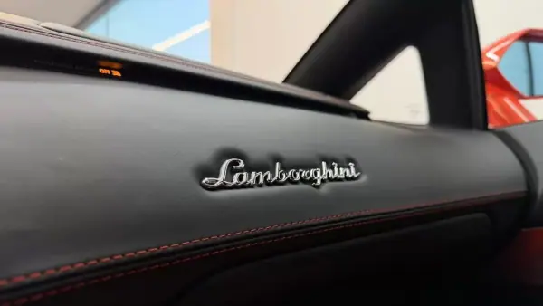 Lamborghini Aventador 2012 - 349900 EUR, 17929 km - AUTO.MOTO.pt - 17929km - foto 28 de 39