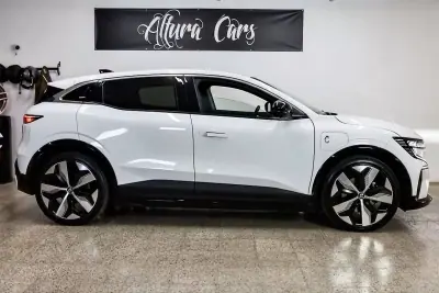 Renault Mégane E-Tech 2022 - 27900 EUR, 51137 km - AUTO.MOTO.pt - 51137km - foto 6 de 39
