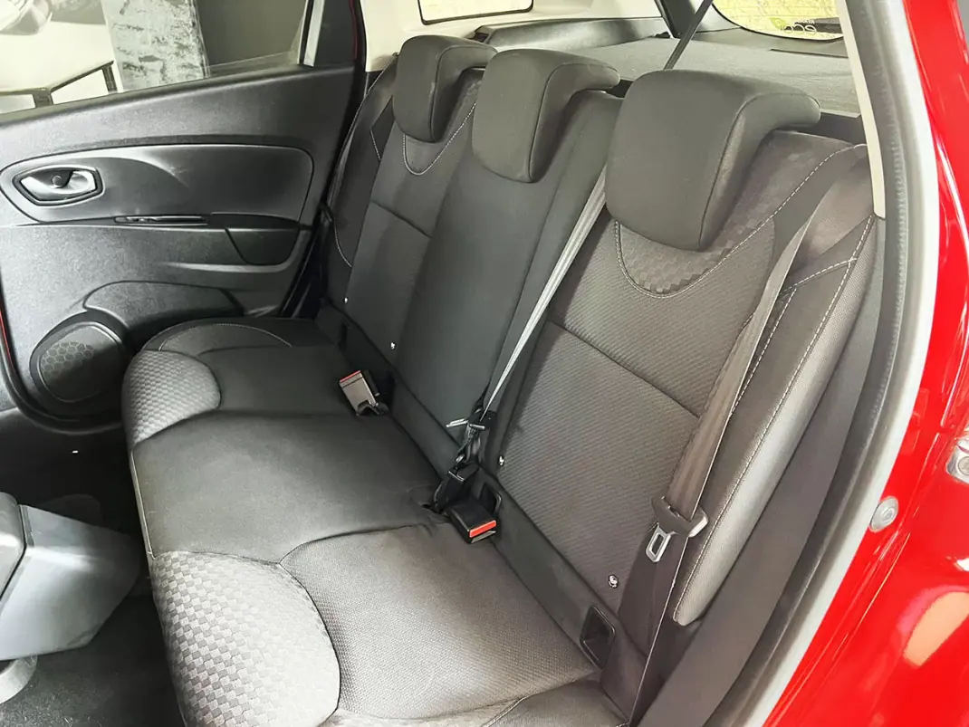 Renault Clio Sport Tourer 2016 - 9600 EUR, 169693 km - AUTO.MOTO.pt - 169693km - foto 22 de 23