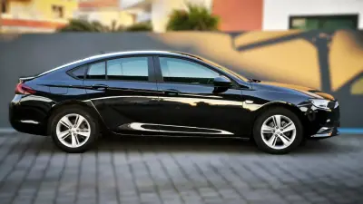 Opel Insignia Grand Sport 2019 - 14950 EUR, 70795 km - AUTO.MOTO.pt - 70795km - foto 14 de 36