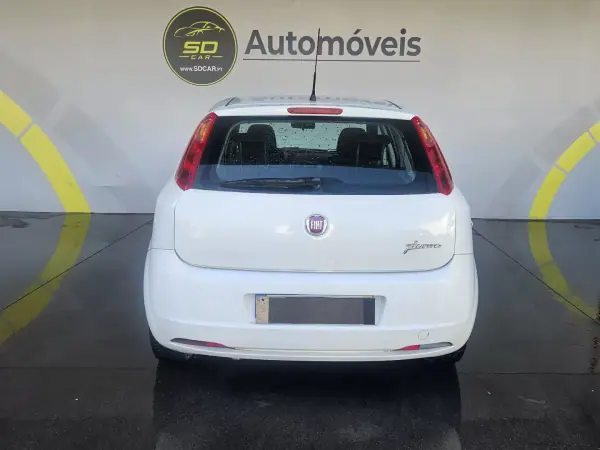 Fiat Punto 2011 - 4750 EUR, 174000 km - AUTO.MOTO.pt - 174000km - foto 4 de 9
