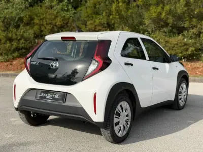 Toyota Aygo X 2023 - 13900 EUR, 102563 km - AUTO.MOTO.pt - 102563km - foto 9 de 16