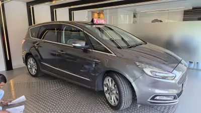 Ford S-Max 2017 - 22500 EUR, 160120 km - AUTO.MOTO.pt - 160120km - foto 18 de 67