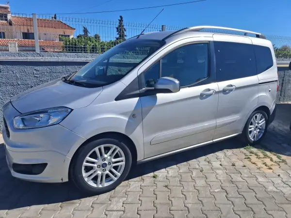 Ford Tourneo Courier 2018 - 8500 EUR, 206000 km - 206000km - foto 3 de 7