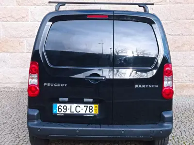 Peugeot Partner 2010 - 9990 EUR, 117500 km - AUTO.MOTO.pt - 117500km - foto 6 de 12