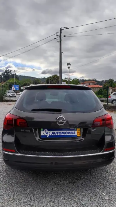 Opel Astra Sports Tourer 2016 - 9998 EUR, 162378 km - AUTO.MOTO.pt - 162378km - foto 23 de 28