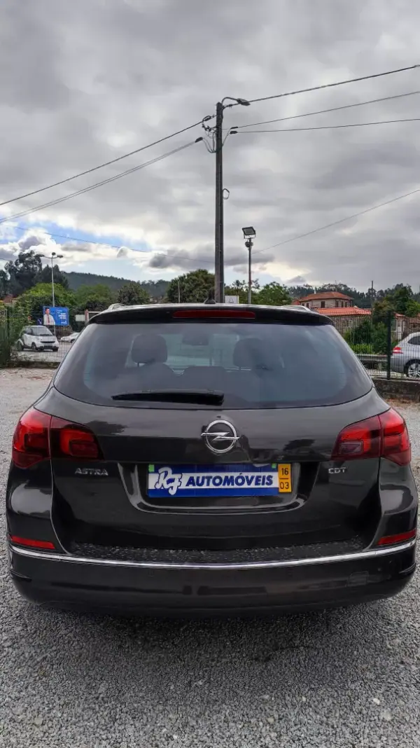 Opel Astra Sports Tourer 2016 - 9998 EUR, 162378 km - AUTO.MOTO.pt - 162378km - foto 23 de 28