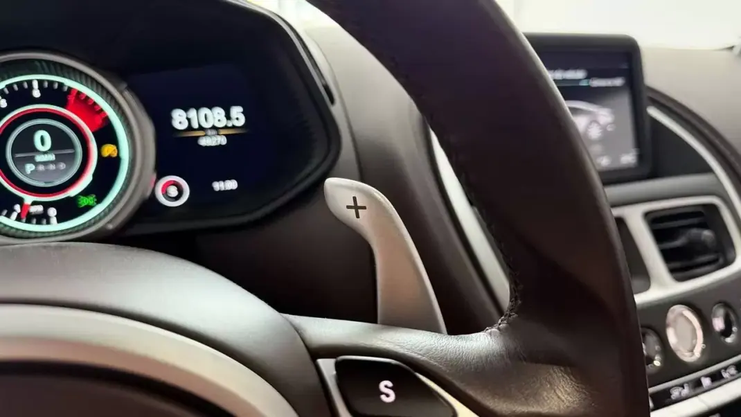Aston Martin DB11 Coupé 2020 - 149990 EUR, 48409 km - 48409km - foto 24 de 38