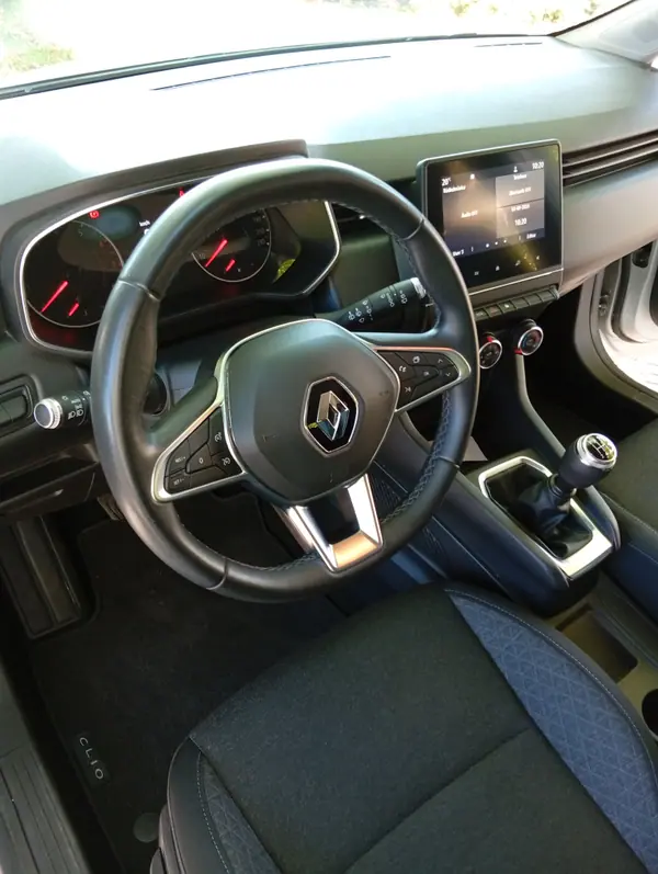 Renault Clio 2020 - 13300 EUR, 83700 km - AUTO.MOTO.pt - 83700km - foto 10 de 15