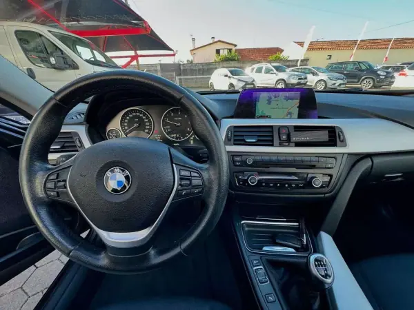 BMW 318 2013 - 14500 EUR, 225000 km - AUTO.MOTO.pt - 225000km - foto 6 de 16