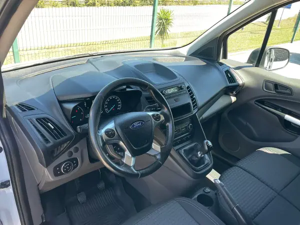 Ford Transit Connect 2018 - 12900 EUR, 138000 km - AUTO.MOTO.pt - 138000km - foto 17 de 37