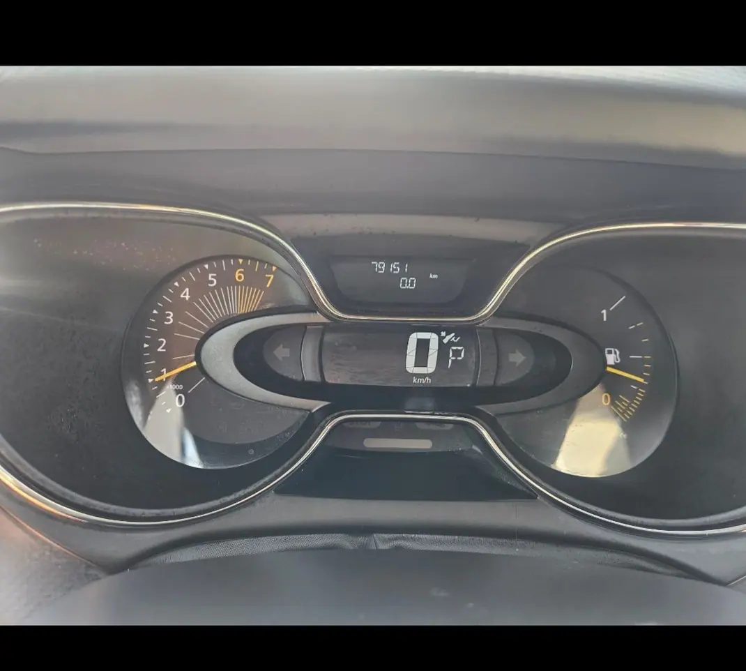 Renault Captur 2016 - 12400 EUR, 79200 km - 79200km - foto 8 de 12