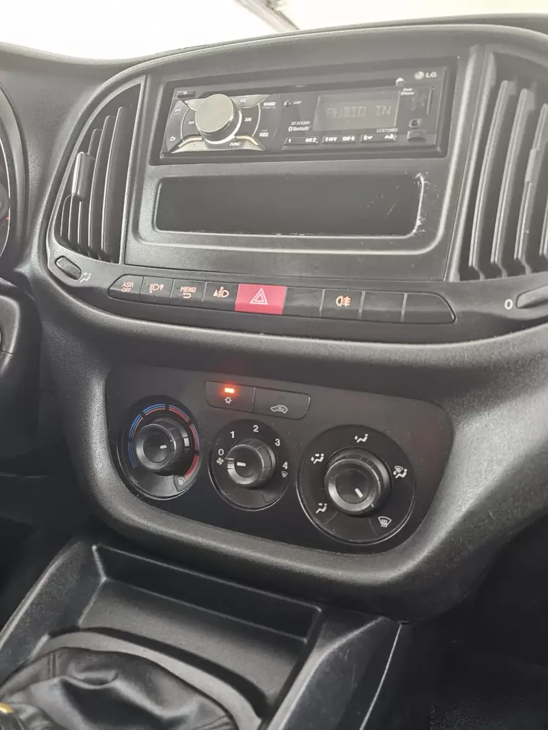 Fiat DOBLO CARGO 1.3 MULTIJET EASY 2018 - 10250 EUR, 177400 km - AUTO.MOTO.pt - 177400km - foto 26 de 26