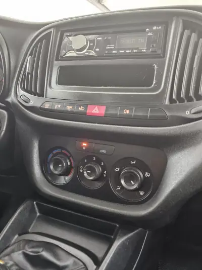 Fiat DOBLO CARGO 1.3 MULTIJET EASY 2018 - 10250 EUR, 177400 km - AUTO.MOTO.pt - 177400km - foto 26 de 26