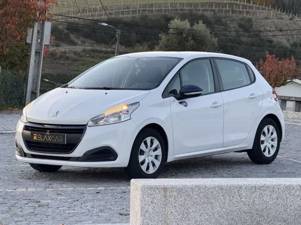 Peugeot 208 2016 - 7500 EUR, 121000 km - AUTO.MOTO.pt - 121000km - foto 2 de 20