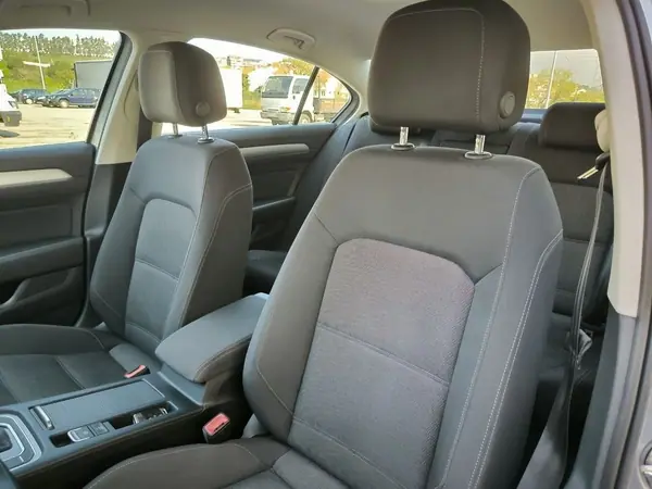 Volkswagen Passat 2019 - 19950 EUR, 155079 km - AUTO.MOTO.pt - 155079km - foto 24 de 60