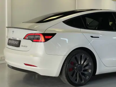 Tesla Model 3 2021 - 31990 EUR, 85000 km - AUTO.MOTO.pt - 85000km - foto 38 de 45