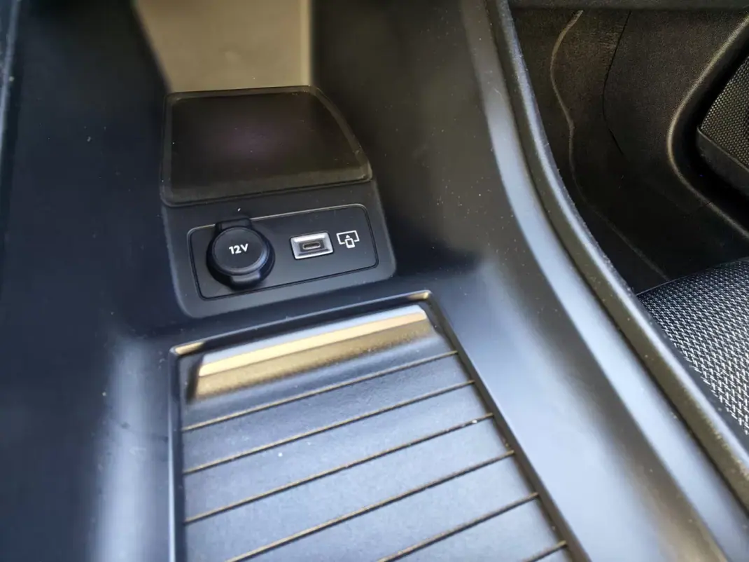 Peugeot 308 2022 - 19500 EUR, 130000 km - AUTO.MOTO.pt - 130000km - foto 33 de 37