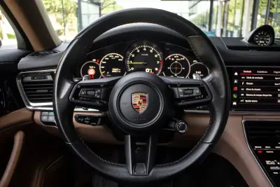 Porsche Panamera 2022 - 99950 EUR, 92267 km - AUTO.MOTO.pt - 92267km - foto 13 de 49