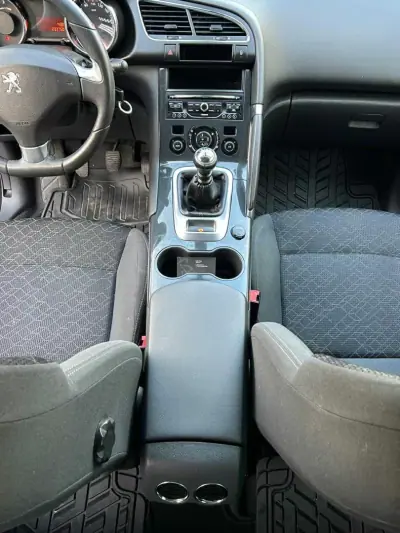 Peugeot 3008 2014 - 10950 EUR, 233000 km - AUTO.MOTO.pt - 233000km - foto 15 de 17