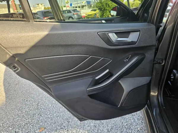 Ford Focus SW 2019 - 13800 EUR, 115000 km - AUTO.MOTO.pt - 115000km - foto 37 de 54