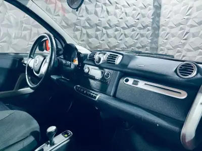 Smart Fortwo Cabrio 2013 - 7990 EUR, 134920 km - AUTO.MOTO.pt - 134920km - foto 14 de 24
