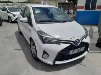 Toyota Yaris 2016 - 17900 EUR, 121948 km - AUTO.MOTO.pt - 121948km - foto 5 de 12