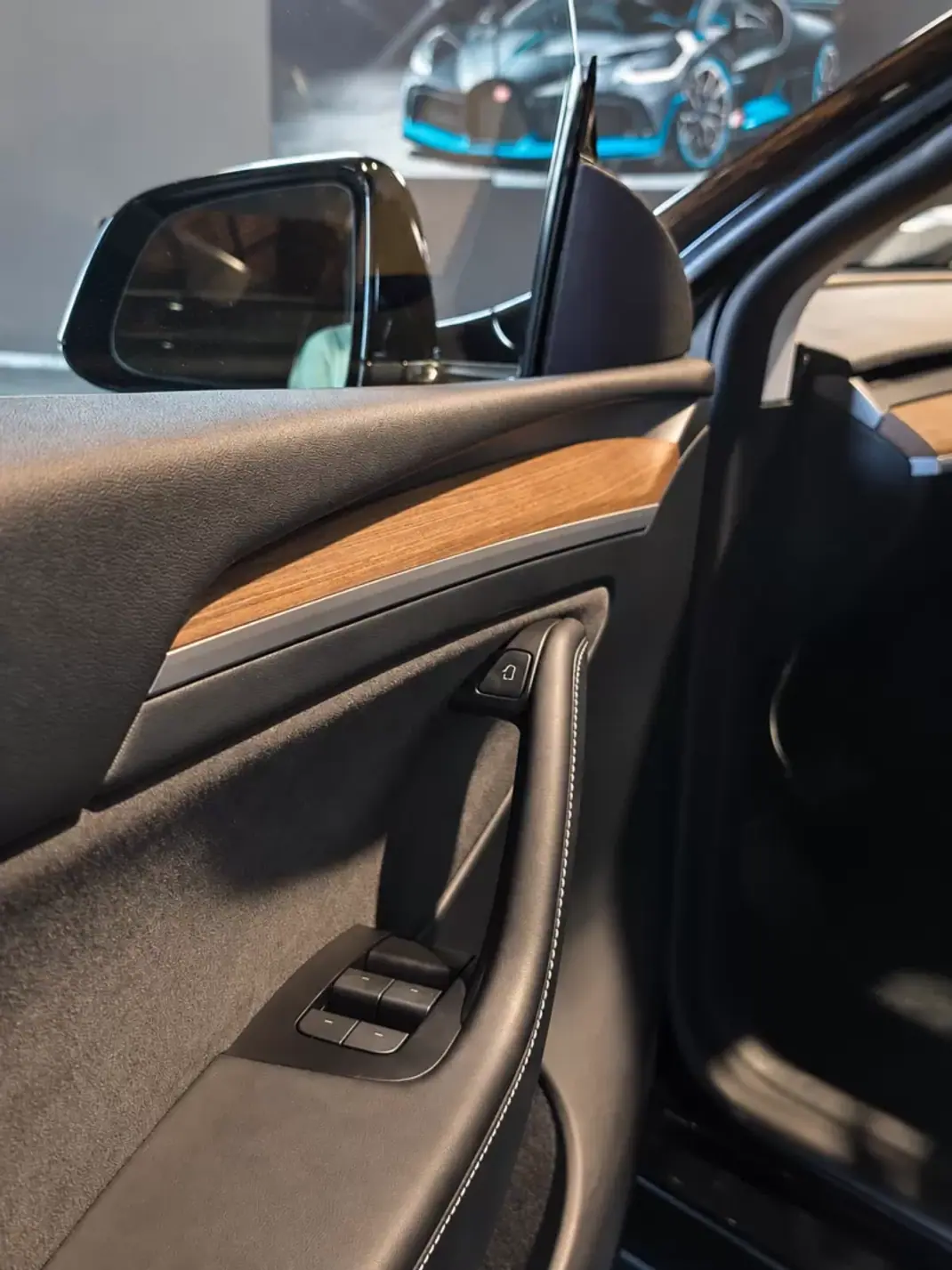 Tesla Model Y 2023 - 38490 EUR, 74953 km - 74953km - foto 11 de 25