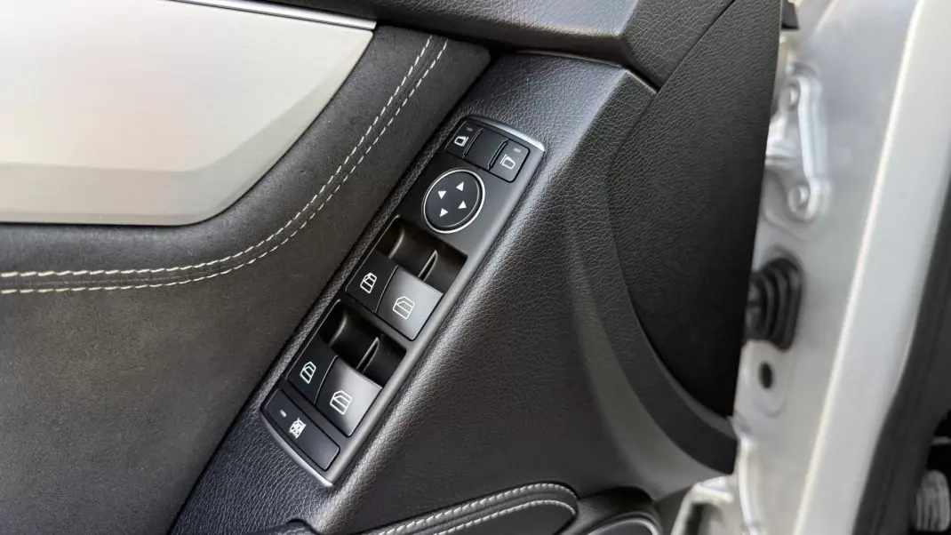 Mercedes-Benz C 180 2014 - 14900 EUR, 245000 km - AUTO.MOTO.pt - 245000km - foto 15 de 25