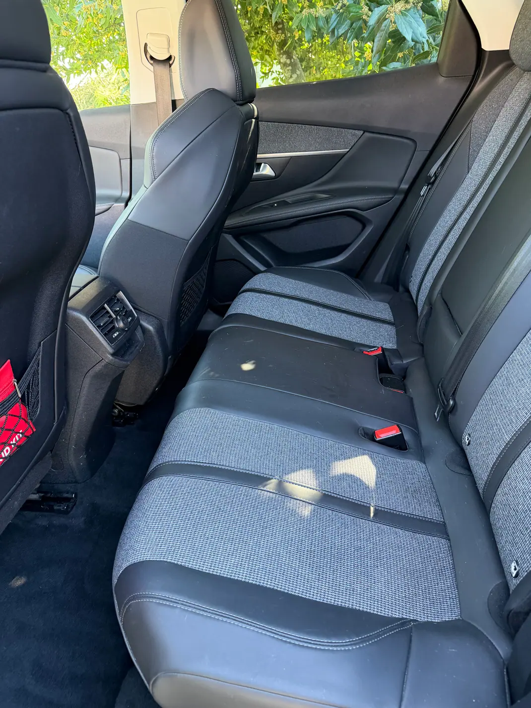 Peugeot 3008 2018 - 15000 EUR, 230000 km - AUTO.MOTO.pt - 230000km - foto 5 de 10