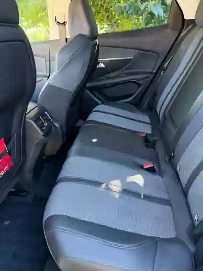 Peugeot 3008 2018 - 15000 EUR, 230000 km - AUTO.MOTO.pt - 230000km - foto 5 de 10