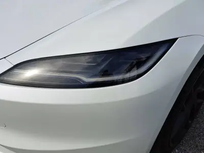 Tesla Model 3 2025 - 39750 EUR, 31000 km - foto 4 de 43