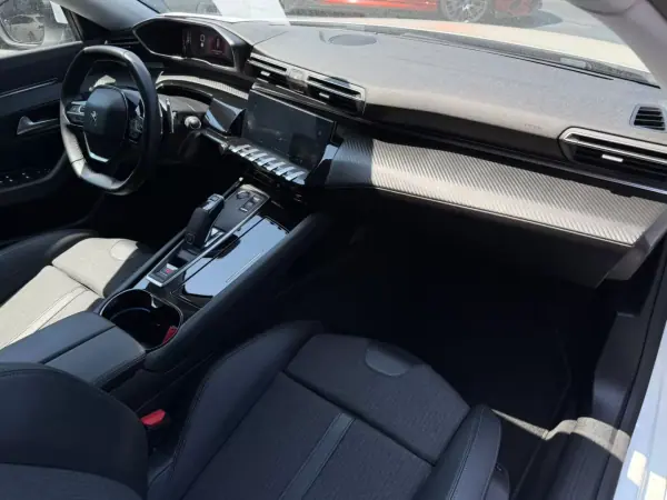 Mercedes-Benz GLC 220 2017 - 27500 EUR, 181000 km - AUTO.MOTO.pt - 181000km - foto 7 de 13