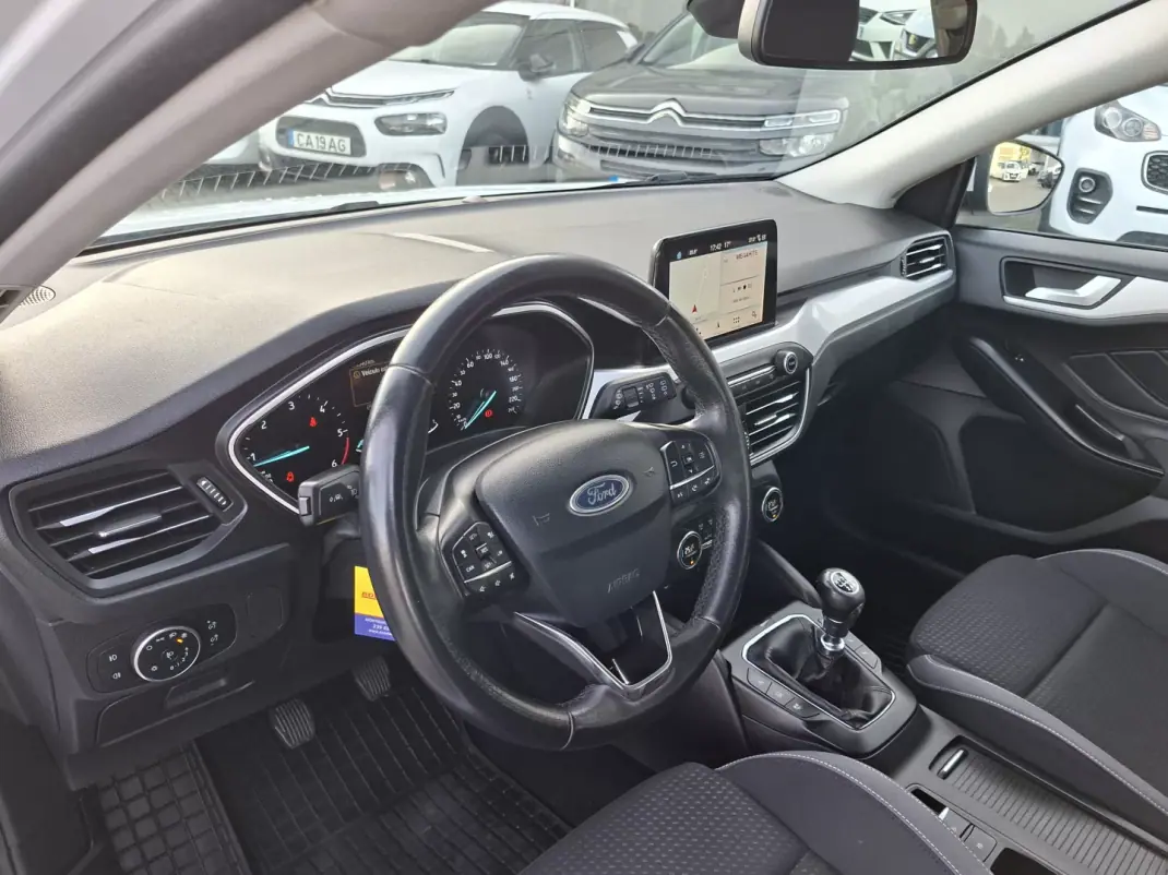 Ford Focus 2019 - 15500 EUR, 119500 km - AUTO.MOTO.pt - 119500km - foto 27 de 30
