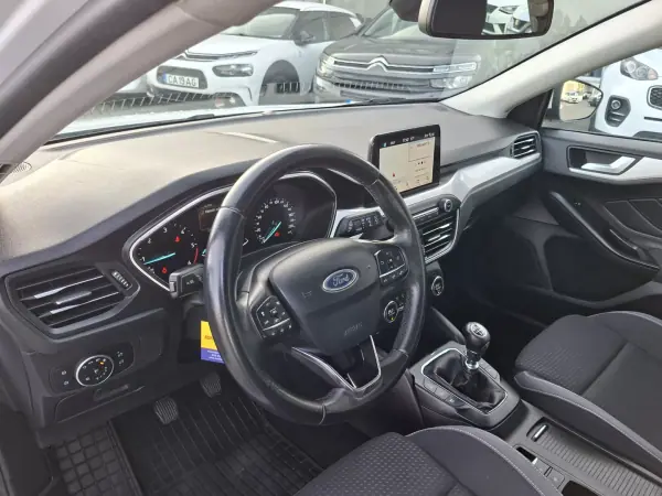 Ford Focus 2019 - 15500 EUR, 119500 km - AUTO.MOTO.pt - 119500km - foto 27 de 30