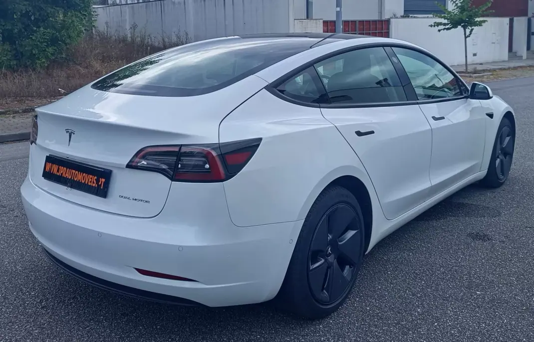 Tesla Model 3 2021 - 28990 EUR, 78600 km - 78600km - foto 7 de 18