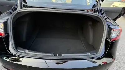 Tesla Model 3 2022 - 31900 EUR, 57000 km - AUTO.MOTO.pt - 57000km - foto 42 de 47