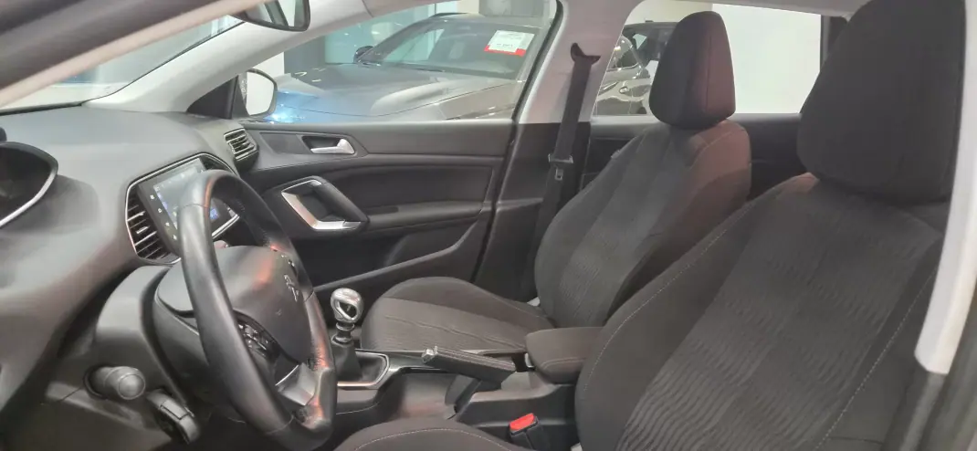 Peugeot 308 SW 2016 - 9490 EUR, 123000 km - AUTO.MOTO.pt - 123000km - foto 11 de 27