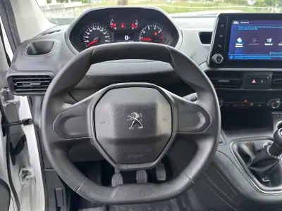 Peugeot Partner 1.5HDI 3lugares 2021 - 11900 EUR, 160000 km - AUTO.MOTO.pt - 160000km - foto 23 de 47