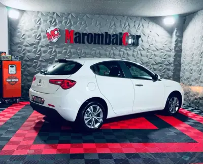 Alfa Romeo Giulietta 2012 - 13750 EUR, 119336 km - AUTO.MOTO.pt - 119336km - foto 12 de 35