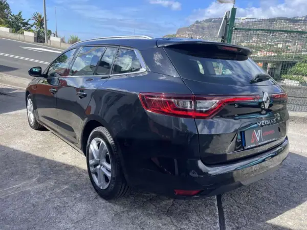 Renault Mégane Sport Tourer 2019 - 17950 EUR, 72574 km - AUTO.MOTO.pt - 72574km - foto 5 de 12