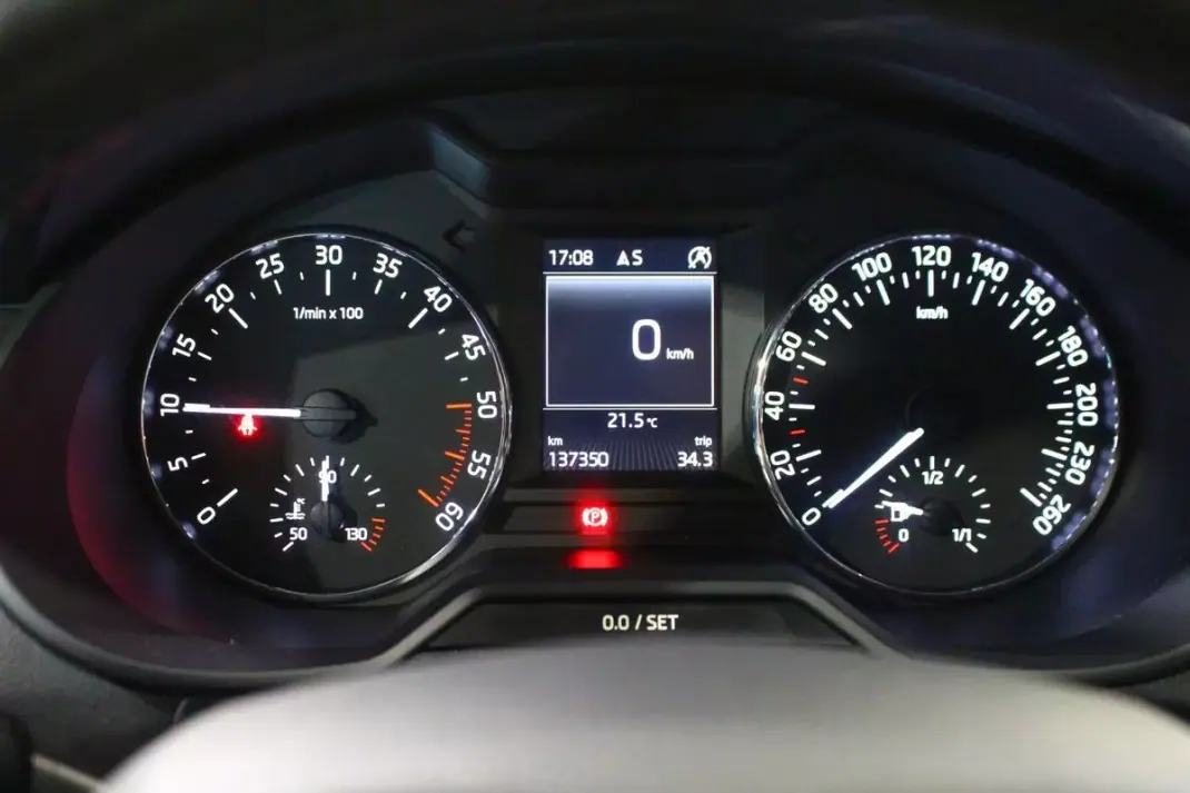 Skoda Octavia 2013 - 12740 EUR, 137350 km - 137350km - foto 14 de 26