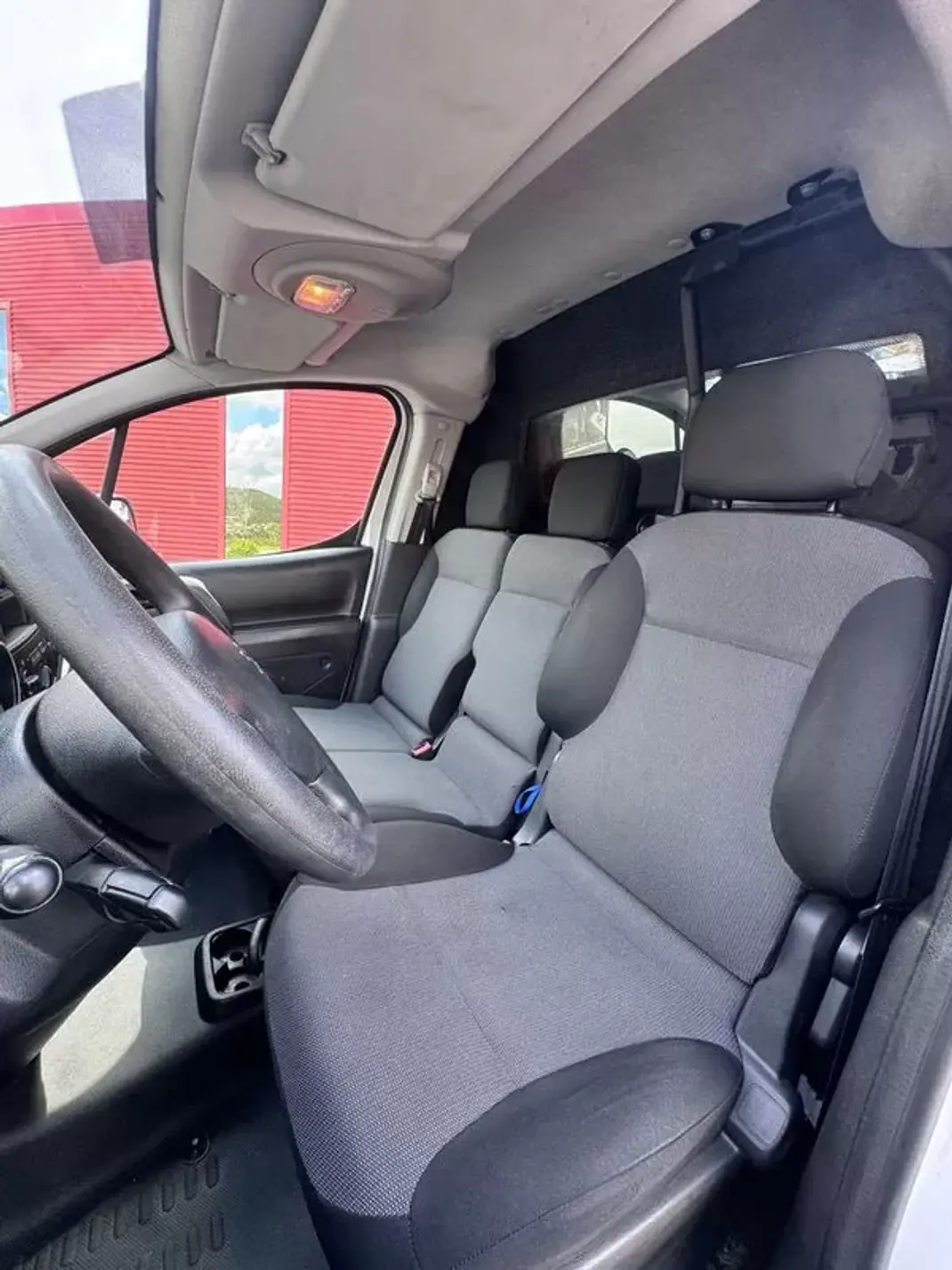 Peugeot 2017 - 10900 EUR, 168000 km - AUTO.MOTO.pt - 168000km - foto 7 de 8
