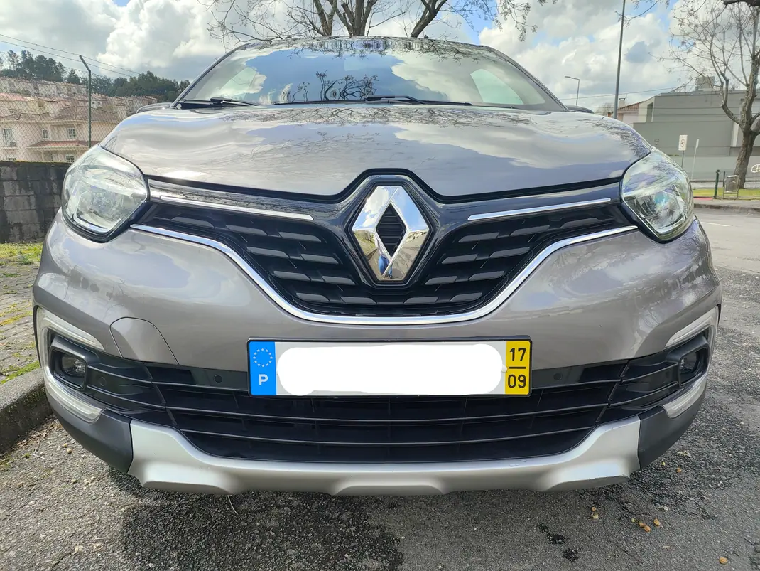 Renault Captur 2017 - 11000 EUR, 143000 km - AUTO.MOTO.pt - 143000km - foto 14 de 22