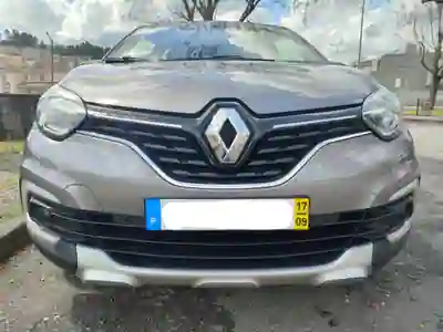 Renault Captur 2017 - 11000 EUR, 143000 km - AUTO.MOTO.pt - 143000km - foto 14 de 22